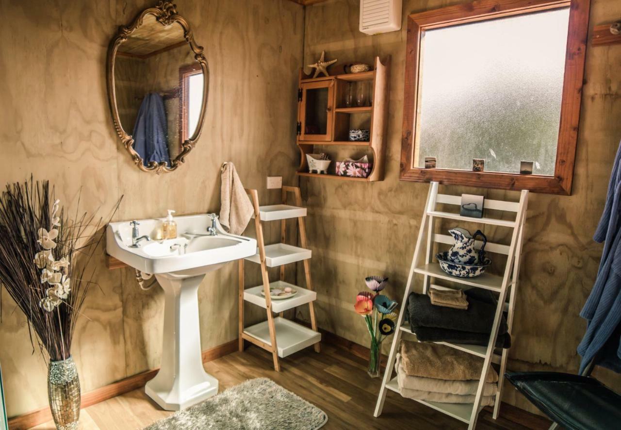 Country Retreat Glamping Hotel นิวพลีมัธ ภายนอก รูปภาพ